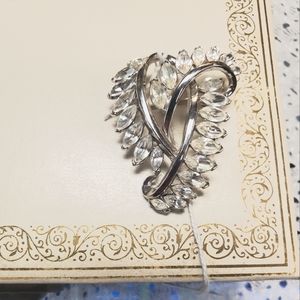 Vintage CROWN TRIFARI Rhinestone Silver Rhodium Leaf Brooch
